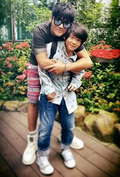 曹格joe唱歌,joe曹格祖孙三代唱歌