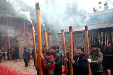 佛学视角：信众如何应对某些寺庙“借佛敛财”的行为