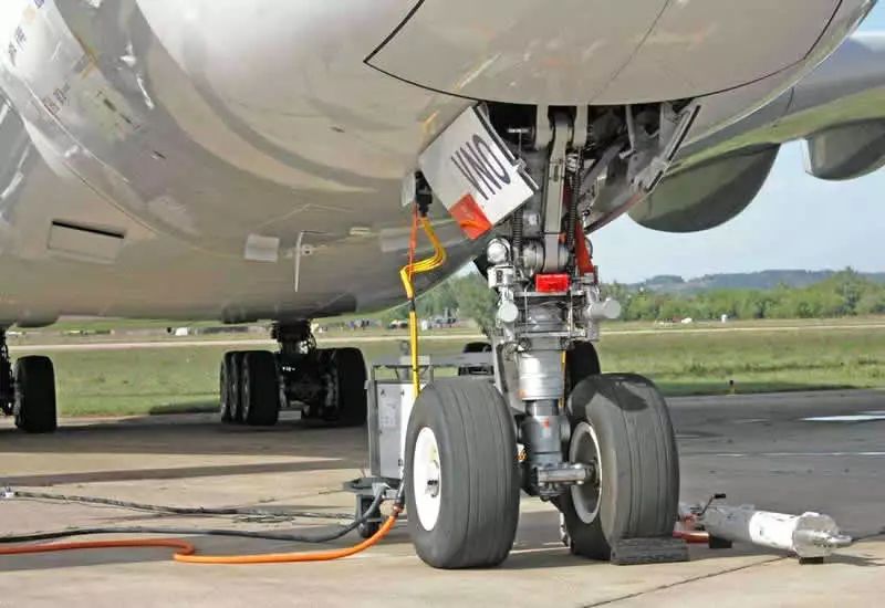 飞机起落架原理论文,飞机起落架操作视频