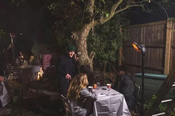 把自家破后院谎称为高级餐厅，7个月做到伦敦餐厅NO.1