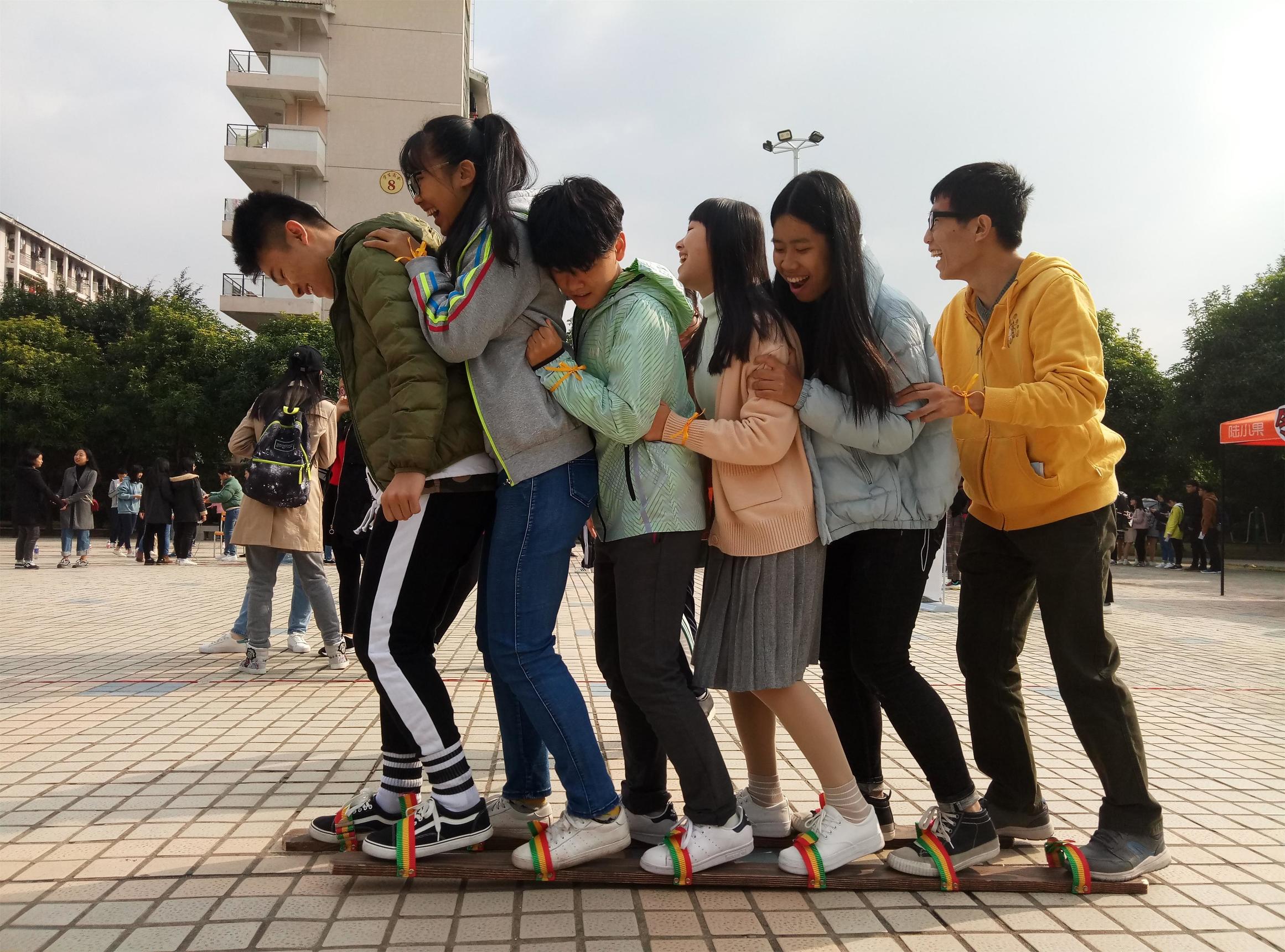 福医运动嘉年华水晶钥匙扣“照亮”福医的美