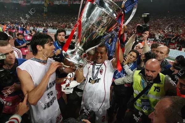 那个偷走人们初恋的足球美少男，终于在16年后说了分手！