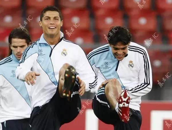 那个偷走人们初恋的足球美少男，终于在16年后说了分手！