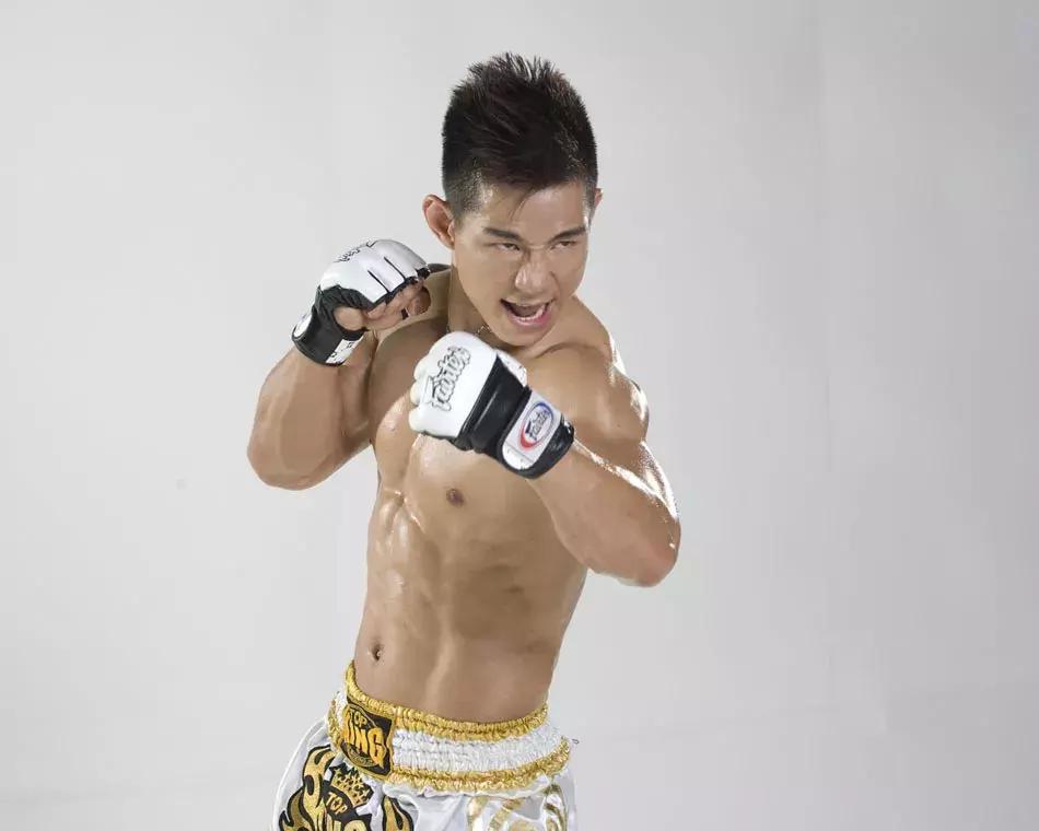 卡卡国家队退役是哪一年,卡卡宣布退役来中超