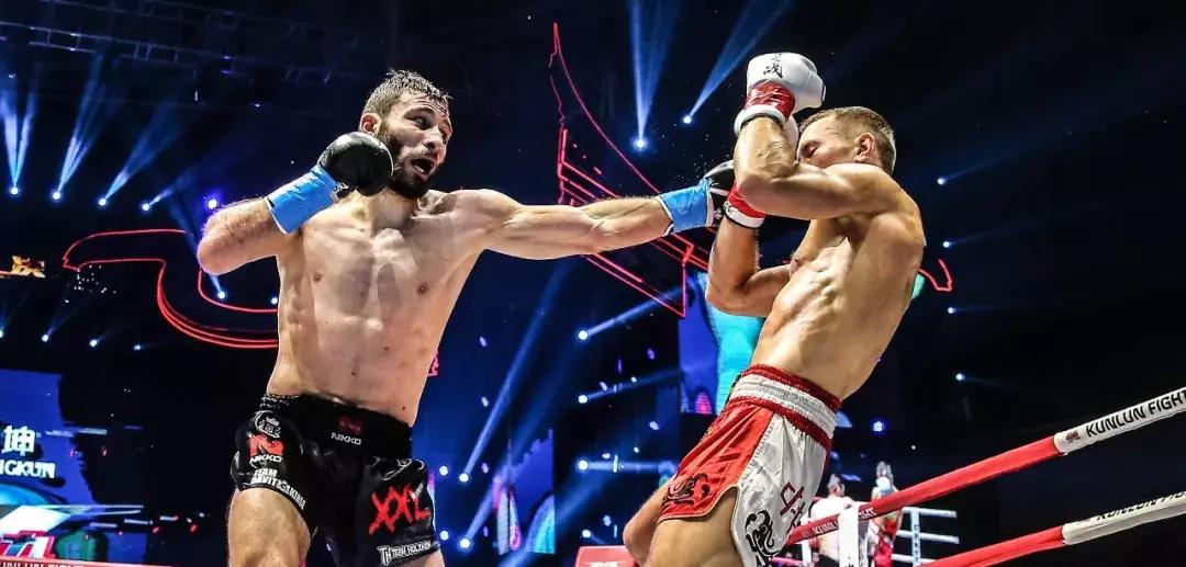 卡卡国家队退役是哪一年,卡卡宣布退役来中超