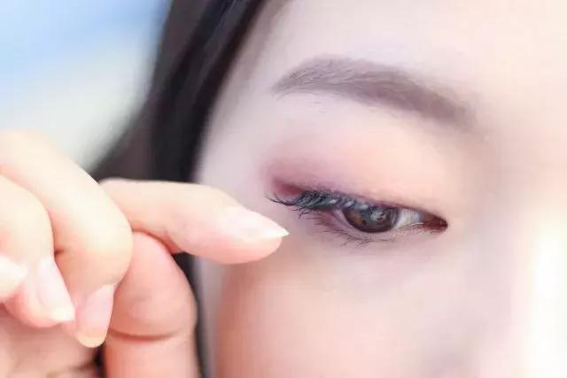 为什么你精心化的眼妆很显脏,化眼妆后总觉得磨得慌