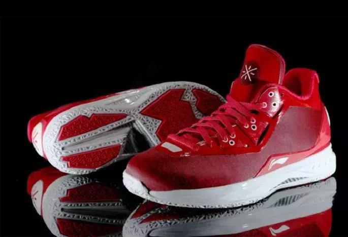 卡卡国家队退役是哪一年,卡卡宣布退役来中超