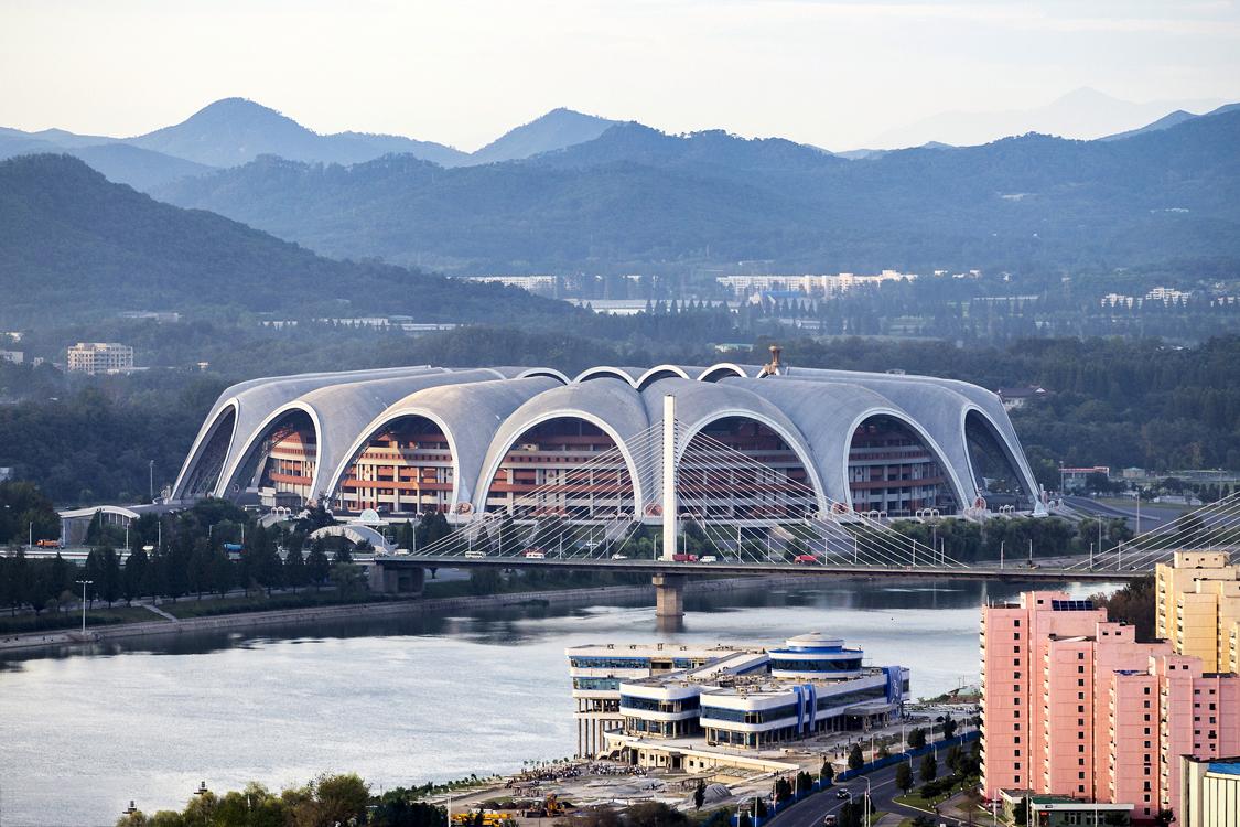 人造草和天然草区别,人造草坪和自然草有什么区别