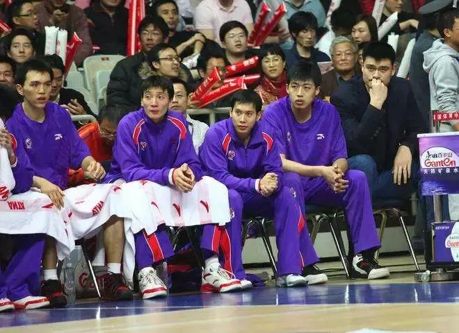 卡卡国家队退役是哪一年,卡卡宣布退役来中超