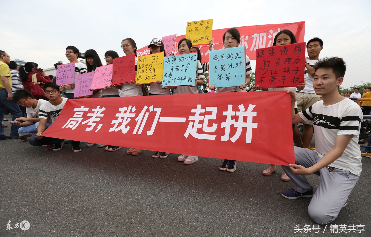 这是2017年微信朋友圈的精华版，每个月就一条，值得收藏