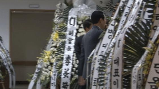 张艺兴现身韩国吊唁金钟铉,张艺兴吊唁李玟