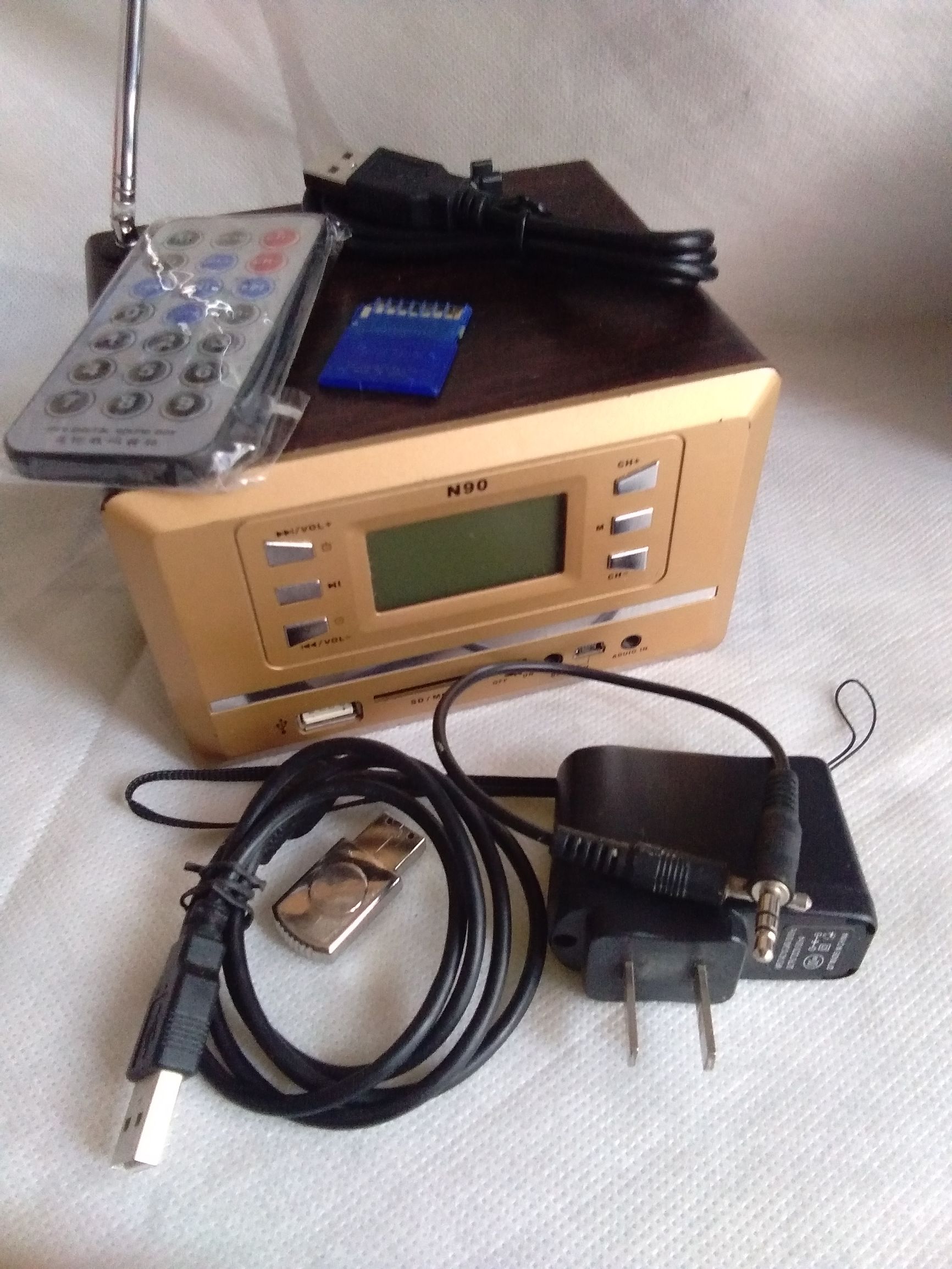 科技生活——坤之元N90迷你插卡音响（25）