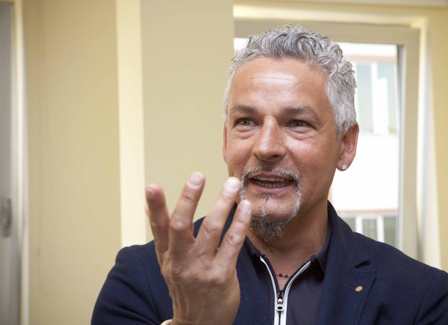 巴乔跟马尔蒂尼谁才是意大利老大,巴乔在老马尔蒂尼打了几场比赛