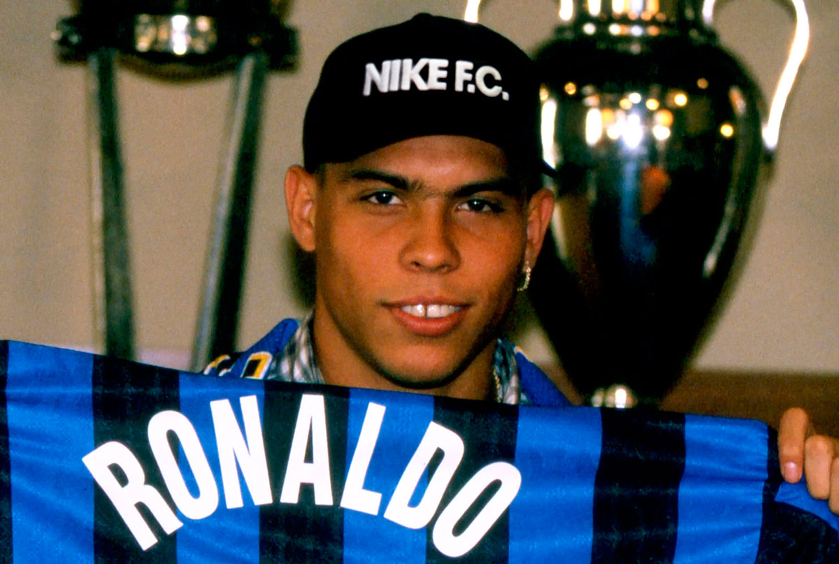 巴乔跟马尔蒂尼谁才是意大利老大,巴乔在老马尔蒂尼打了几场比赛