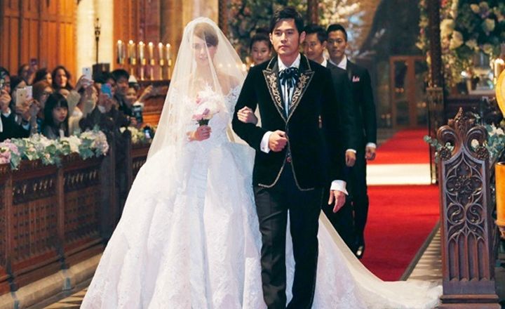 婚礼新娘婚纱怎么选,如何根据婚礼场地选婚纱