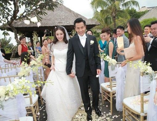 婚礼新娘婚纱怎么选,如何根据婚礼场地选婚纱