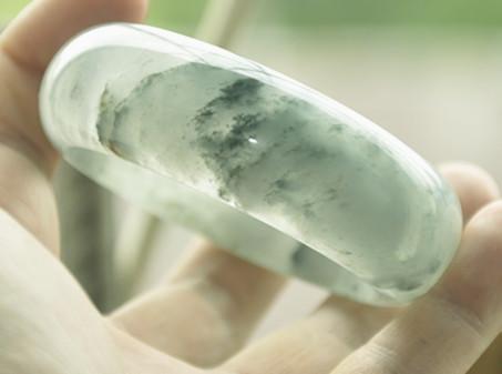 水沫玉是哪个地方的,水沫玉和翡翠区别