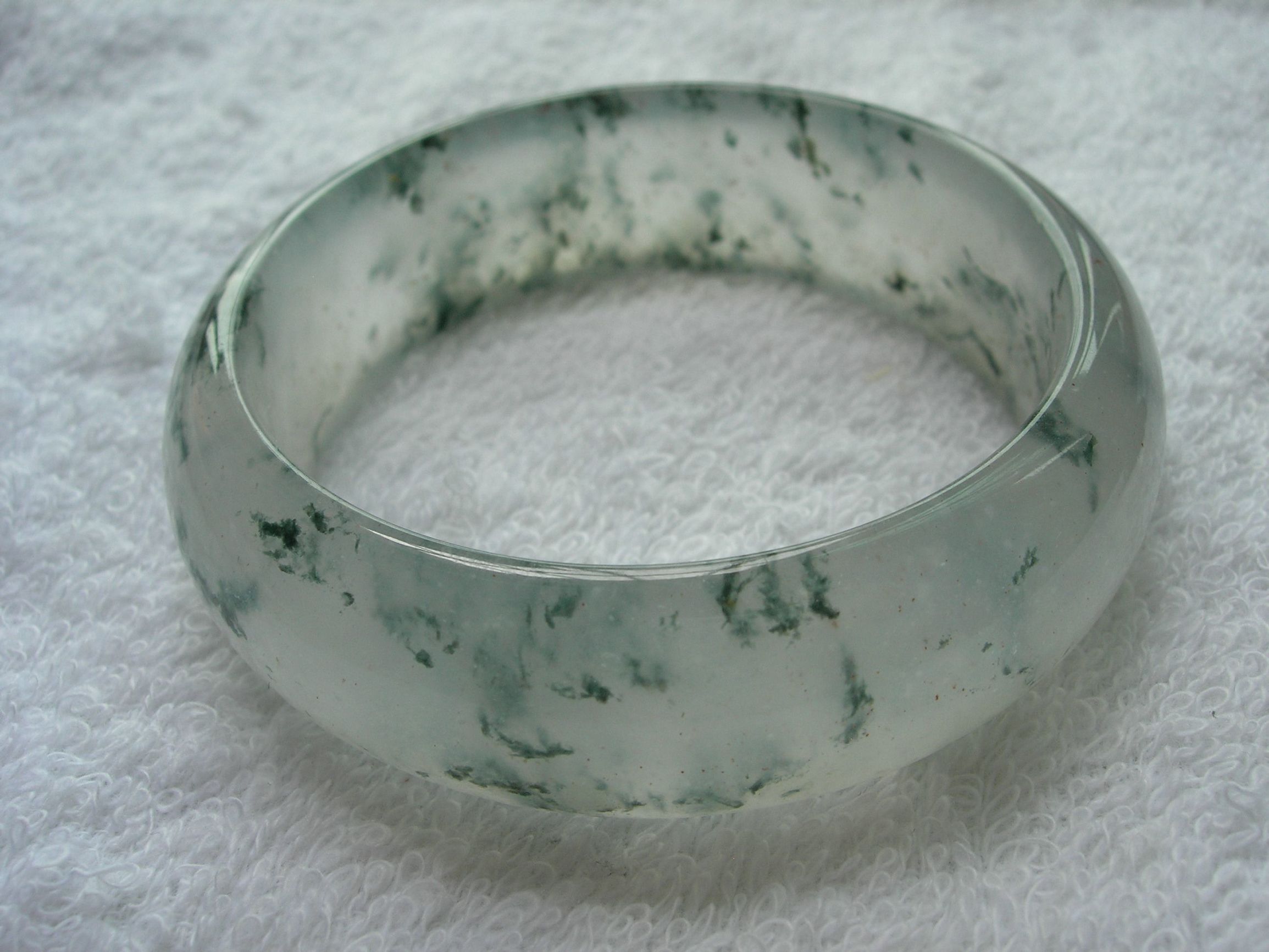 水沫玉是哪个地方的,水沫玉和翡翠区别