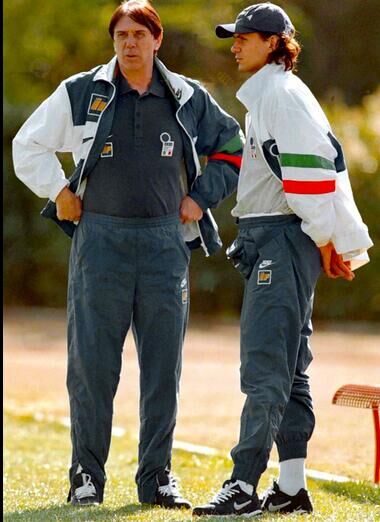 巴乔跟马尔蒂尼谁才是意大利老大,巴乔在老马尔蒂尼打了几场比赛