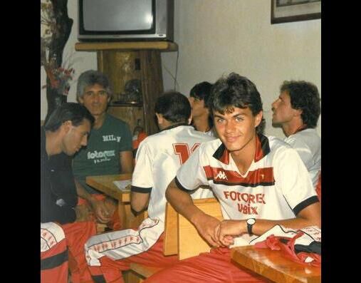 巴乔跟马尔蒂尼谁才是意大利老大,巴乔在老马尔蒂尼打了几场比赛