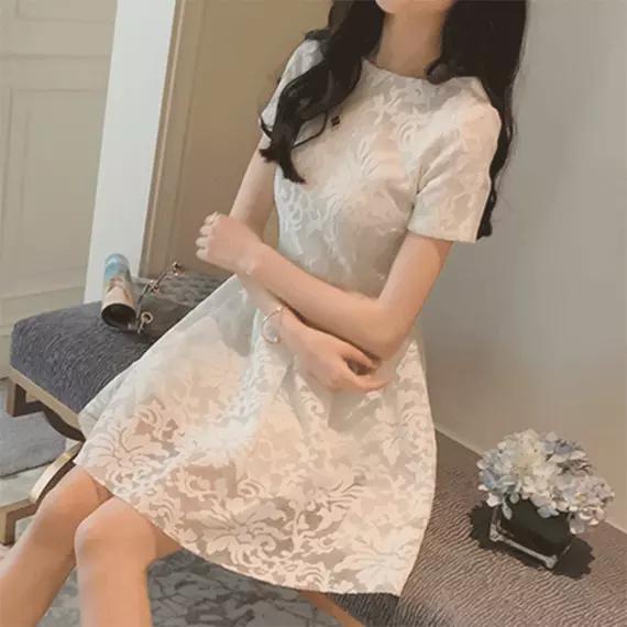 选一条漂亮的裙子,选一款高档连衣裙