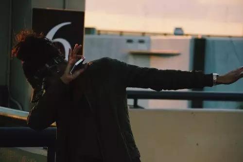 近期爆火氛围感拍照姿势,团队拍照的姿势大全