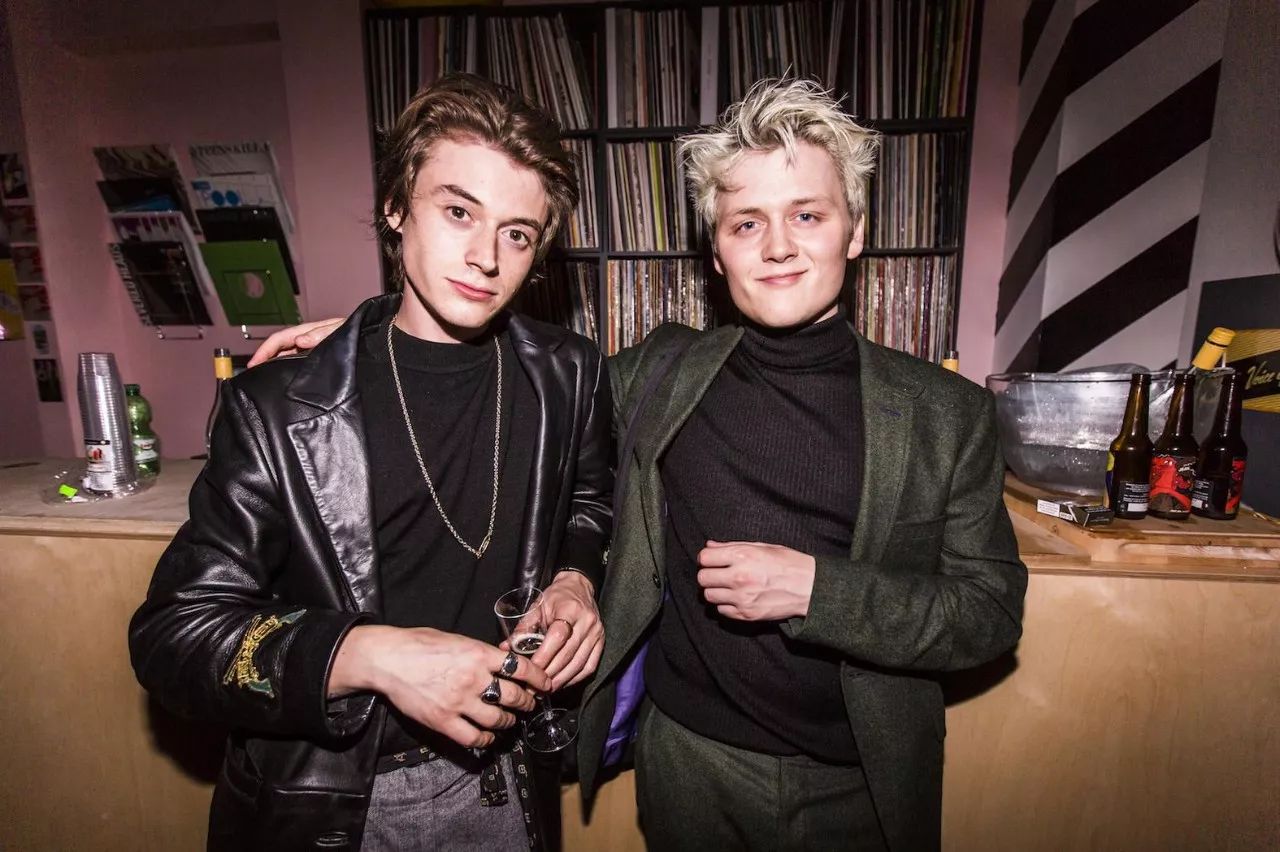 把自家破后院谎称为高级餐厅，7个月做到伦敦餐厅NO.1