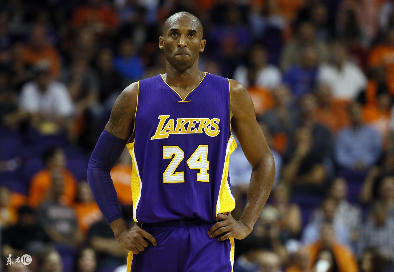 卡卡退役视频完整天下足球,科比退役时刻球星卡