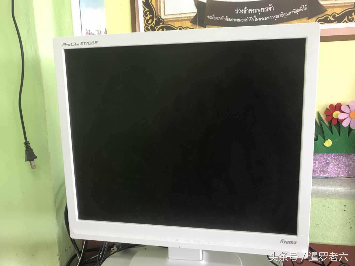 曼谷小学看见一台日本原装的爱普生电脑，您觉得能顺利玩吃鸡不？