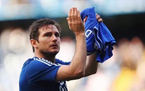 卡卡才33岁为何退役,足球巨星卡卡退役感动视频