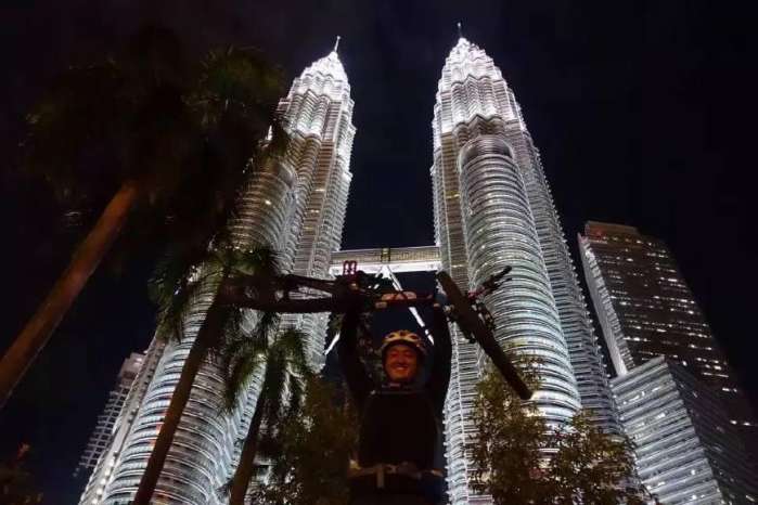 骑行9000多公里，他的这个决定，让流浪猫成为了宝贝