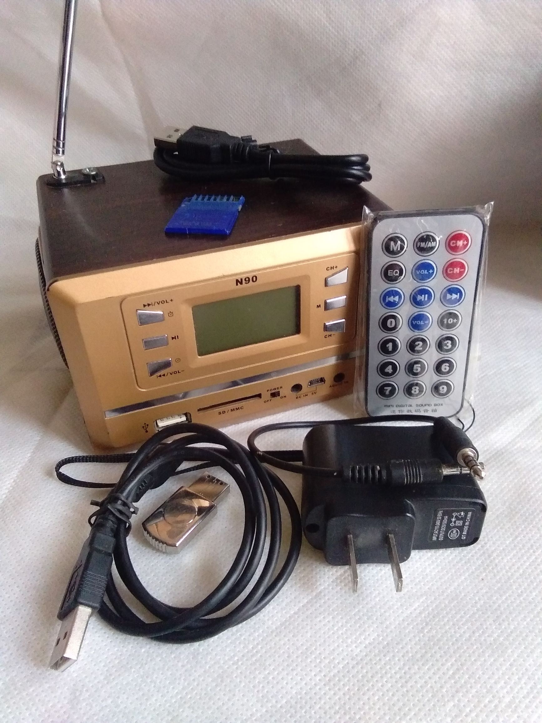 科技生活——坤之元N90迷你插卡音响（25）