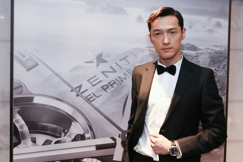 胡歌一路前行同款运动手表,胡歌同款蓝表面陨石手表