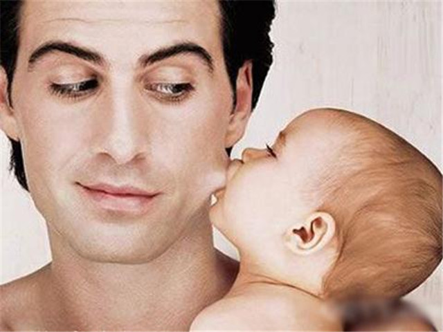 有个“恋奶狂”宝宝，妈妈体验如何？这些妈妈的回答太暖心了！