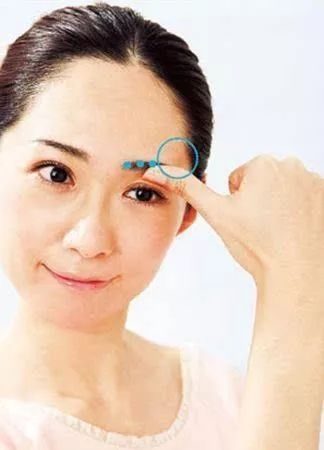 左右脸型不对称怎么矫正,怎么矫正自己的脸型