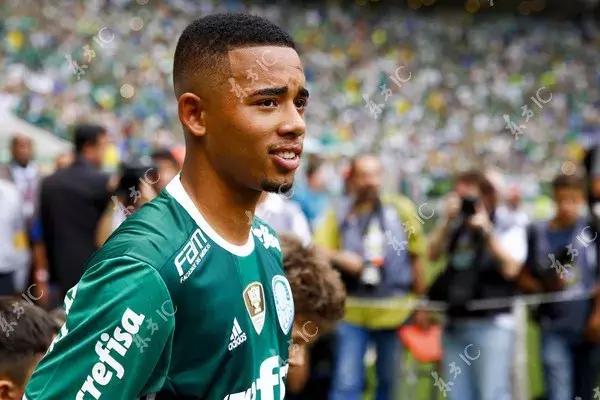 这个20岁的天才少年，会让全世界都爱上足球！