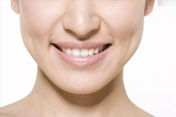 左右脸型不对称怎么矫正,怎么矫正自己的脸型