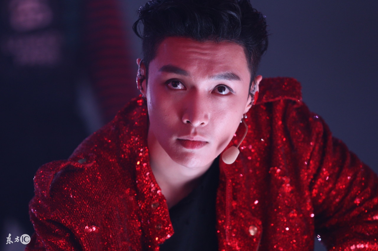 张艺兴现身韩国吊唁金钟铉,张艺兴吊唁李玟