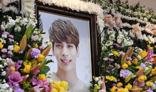 张艺兴现身韩国吊唁金钟铉,张艺兴吊唁李玟