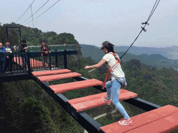 中国最美最刺激的10座玻璃桥，敢约吗？