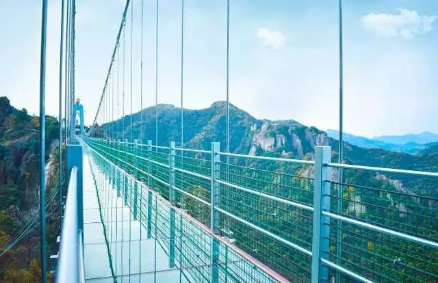 中国最美最刺激的10座玻璃桥，敢约吗？