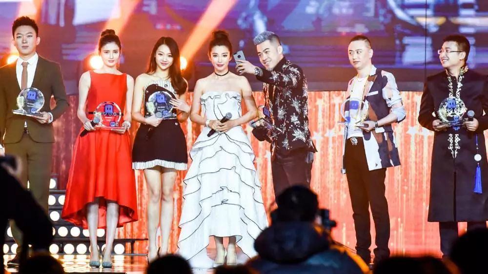 主播奋斗1月够吃10年，直播行业扎堆搞盛典到底为哪般？