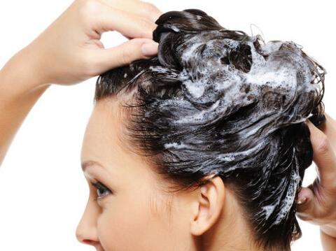 如何用发膜正确护理头发,如何自制发膜让头发变柔顺