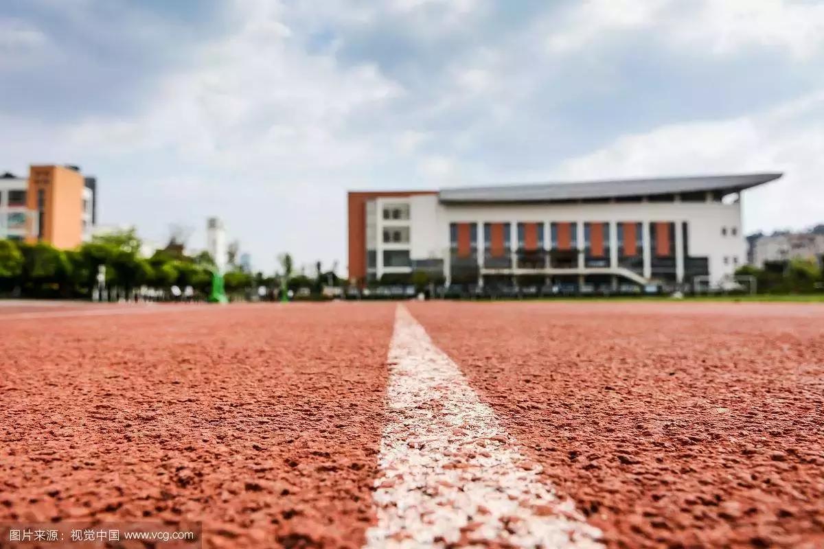 再上24天班小长假,再上六天班就要集体放假