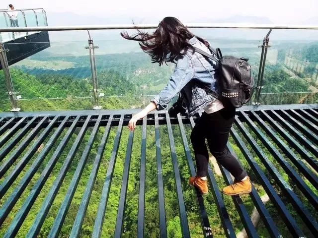 中国最美最刺激的10座玻璃桥，敢约吗？