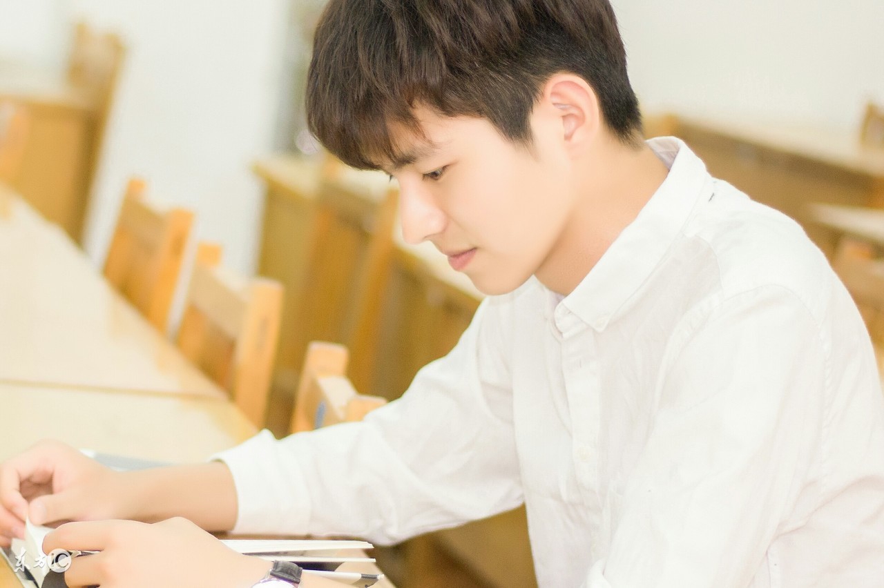 好闺蜜喜欢上同一类男生,好闺蜜同时爱上男人