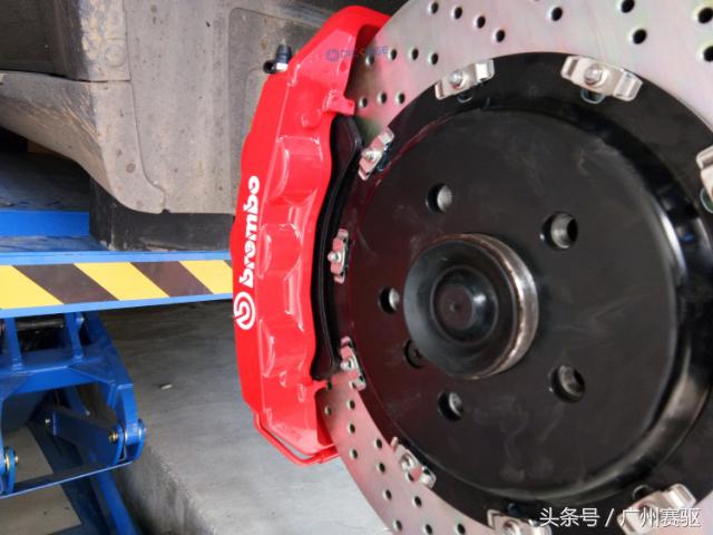 宝马新款x5刹车升级,brembo卡钳有宝马x5套装吗