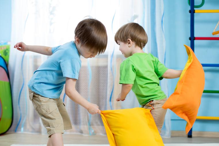 家长反映孩子在幼儿园被同学打了,孩子被冤枉老师告状家长怎么反击