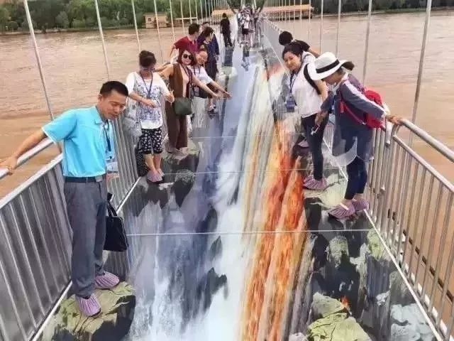 中国最美最刺激的10座玻璃桥，敢约吗？