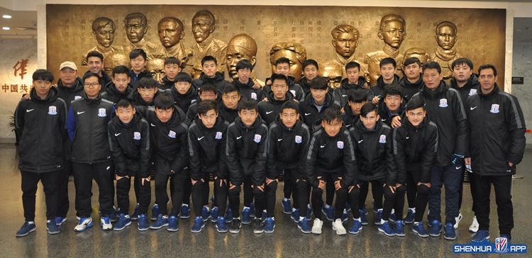 绿地申花U17梯队瞻仰*共中**一大会址不忘初心开启新征程